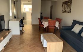 3 Amplios ambientes excelente ubicacion-Avenida Corrientes Almagro- Cerca de todo